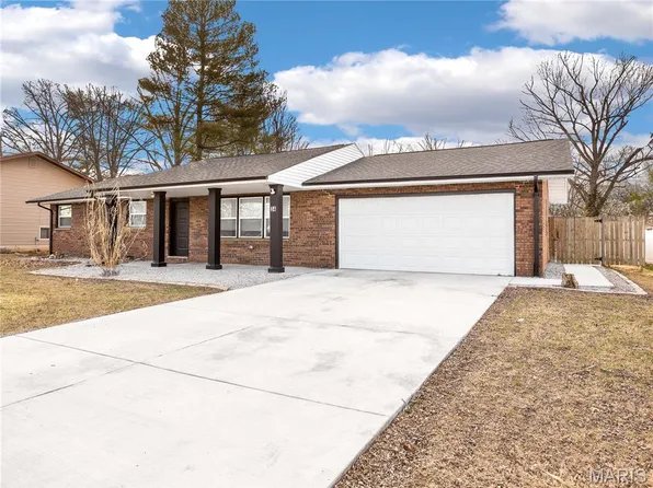 34 Belair Ct, Maryville, IL 62062