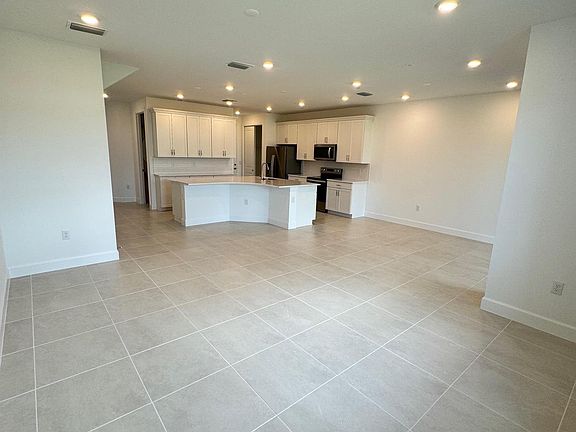 3rd image of 4231 Sonoma Oaks Cir