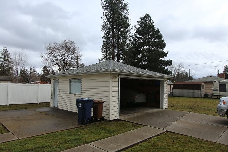 2nd image of 4129 W Crown Ave