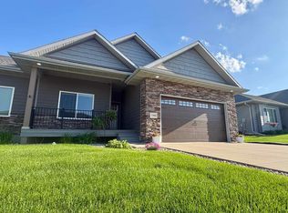 5360 Overlook Ln, Sioux City, IA 51106