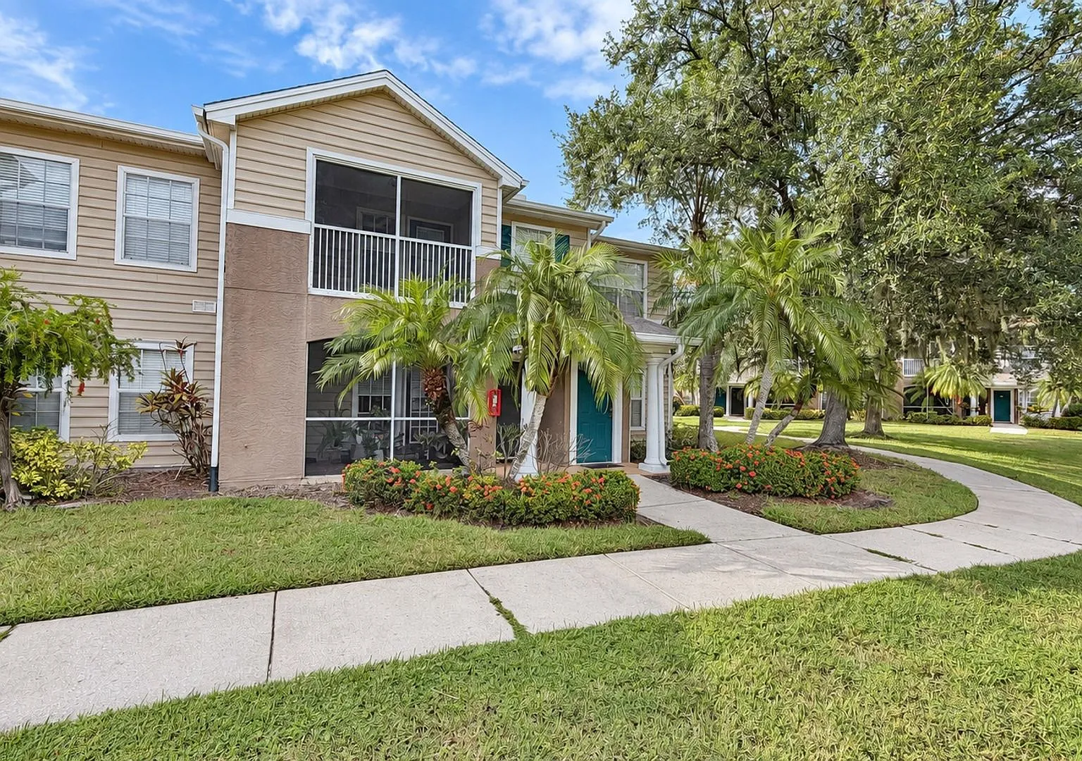 Luxury 2 bedroom 2 bathroom condo with lake views in Lakewood Ranch — Photo 2