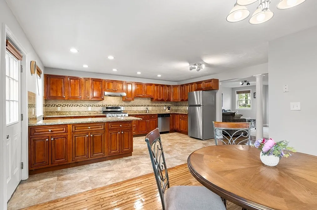 3 bed, 2450 sqft, $4,100 — Photo 4