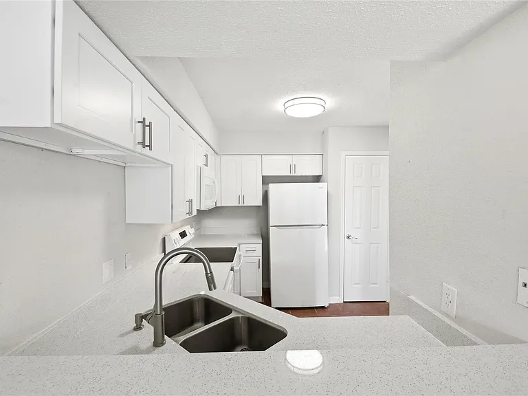 12500 Sandpiper Dr #121 — Photo 4