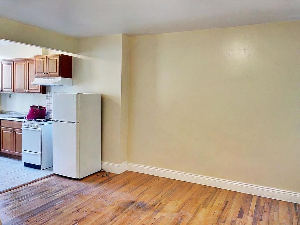 2nd image of 4132 53rd St #4