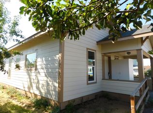 504 C St, Myrtle Point, OR 97458