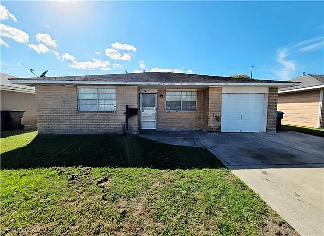 3 bed, 2.0 bath, 1060 sqft, $1,800 — Photo 1