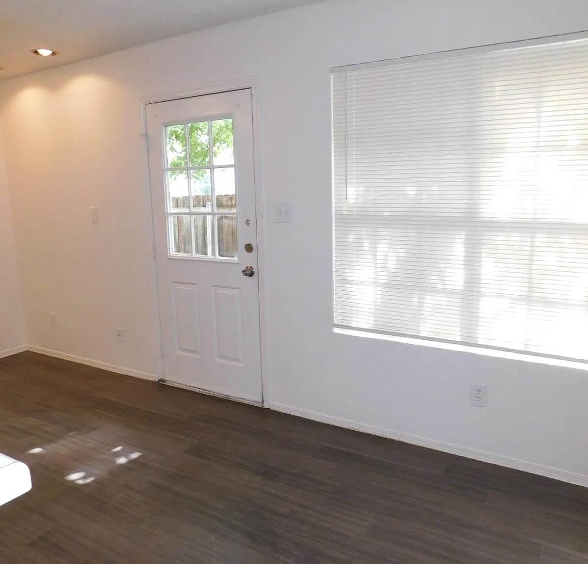 2 bed, 2.0 bath, 1117 sqft, $1,100 — Photo 3