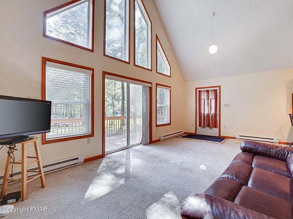 5th image of 71 Pinebrook Dr