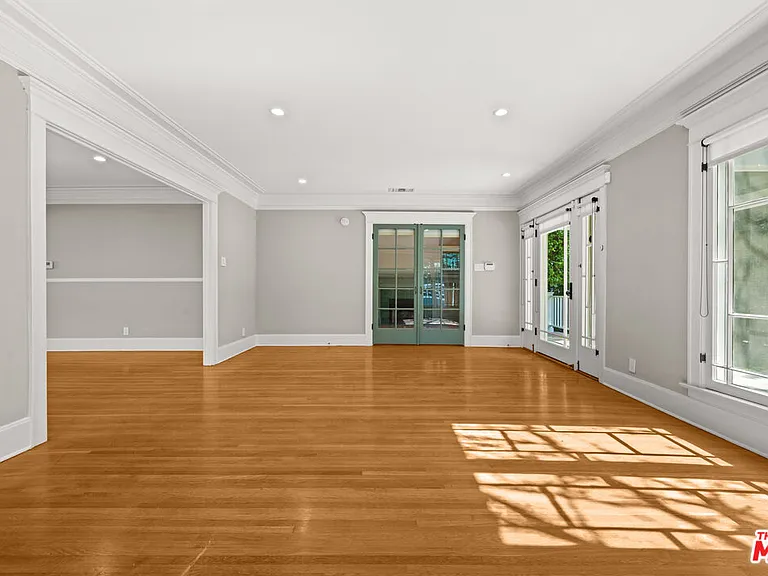 1441 N Ogden Dr — Photo 10