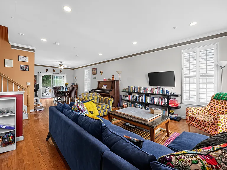 Living room/dining room