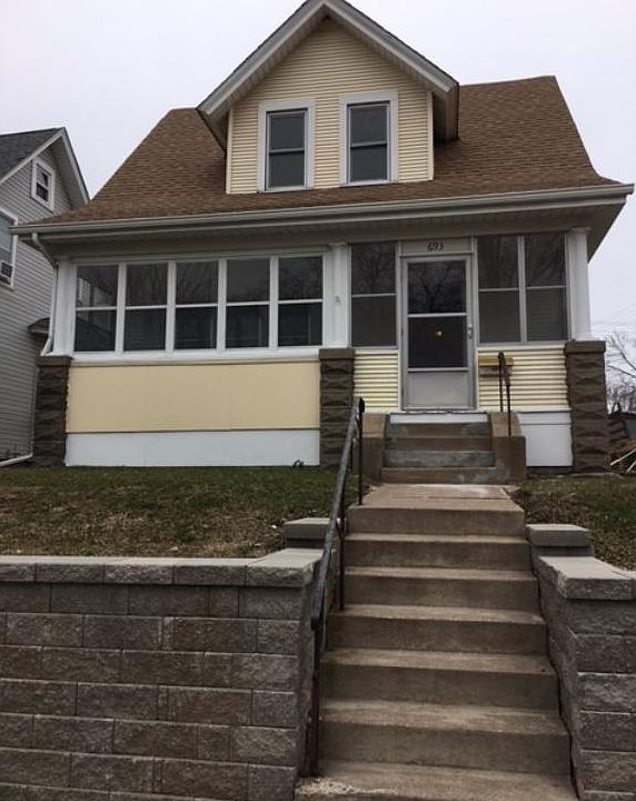 1st image of 693 Hawthorne Ave E