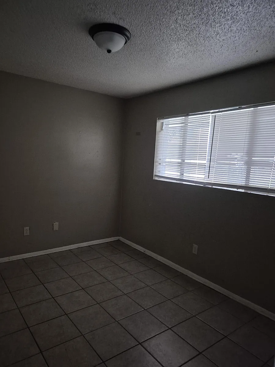 Building Photo - 818 W 28th Ave #A15