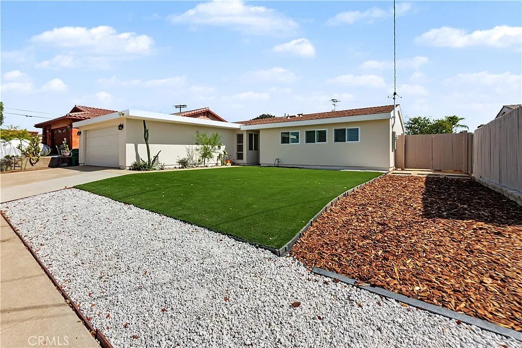 3 bed, 1200 sqft, $4,400 — Photo 2