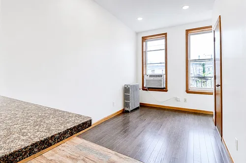 1827 George St #3L Photo 1