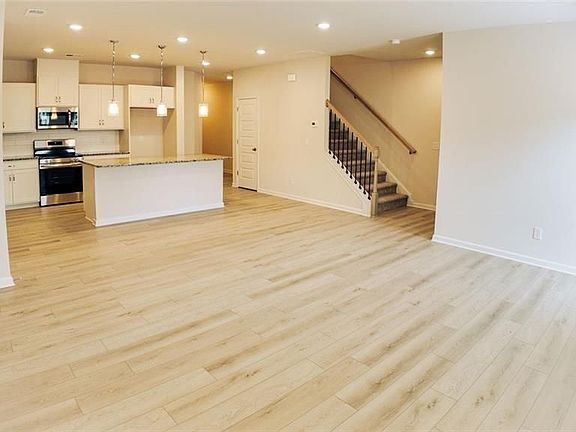 4th image of 44 Jacobs Farm Ln #20