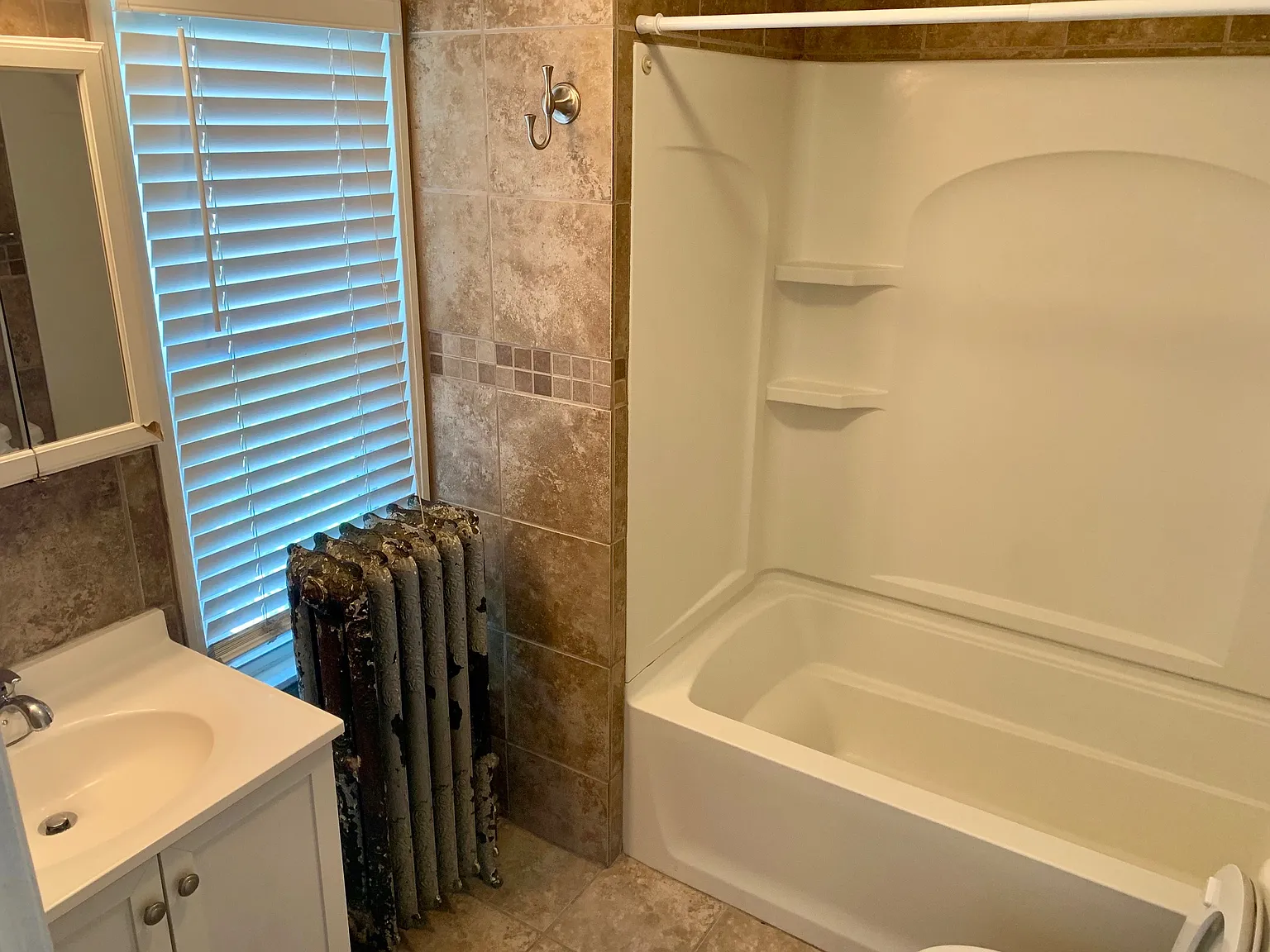 3 bed, $1,125 — Photo 4