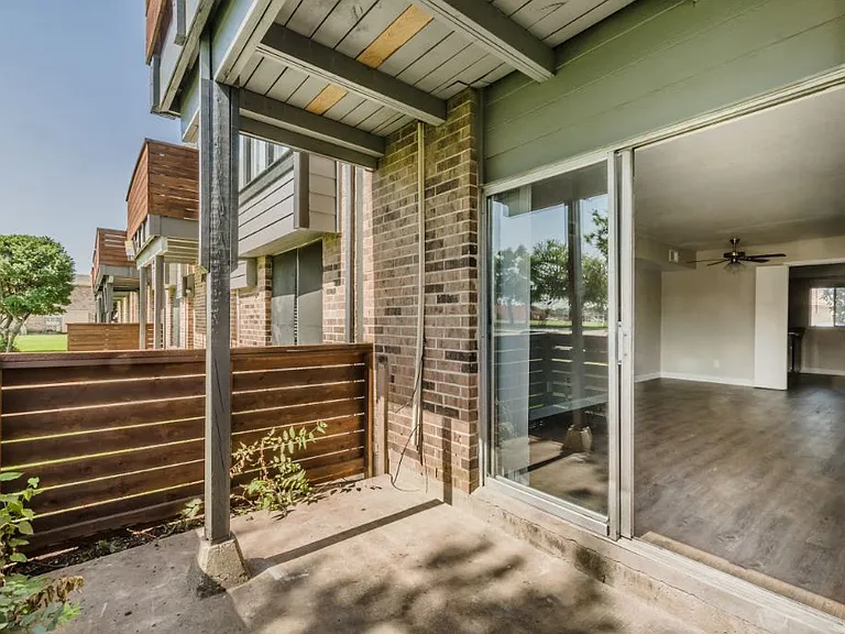 Shenandoah Apartments — Photo 10