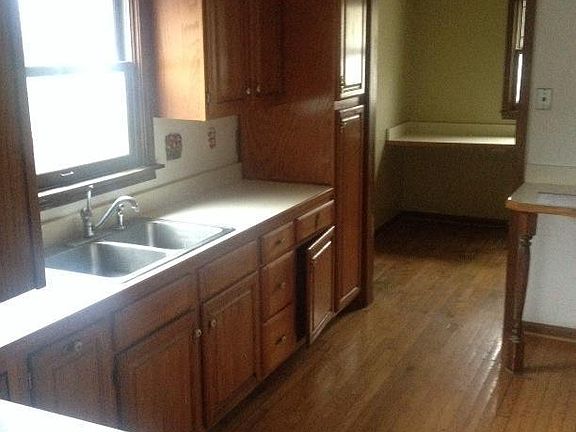 4th image of 237 Elverne Ave