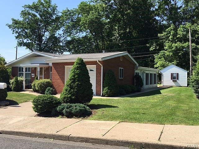 2nd image of 409 Pine St