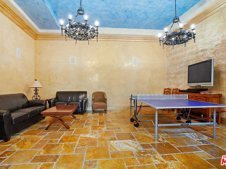 16123 Sunset Blvd #202 — Photo 28
