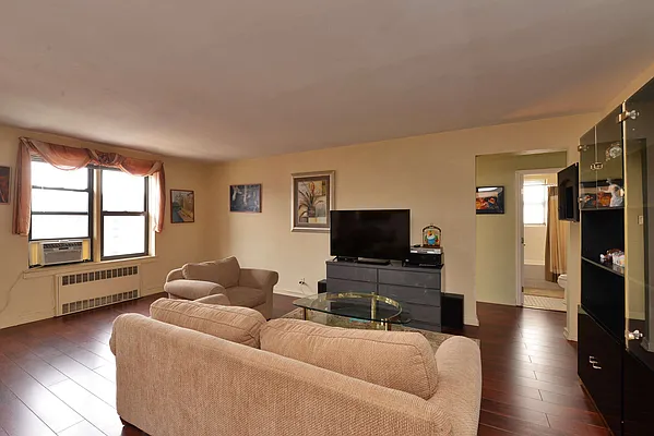 Sold by Century 21 Benjamin Realty | media 33