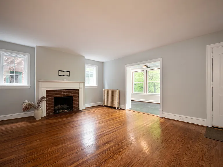 1406 Lovering Ave — Photo 4