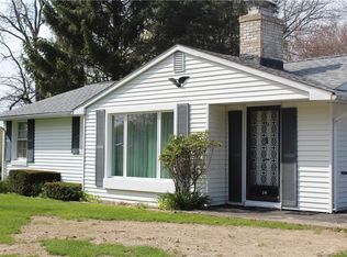 34 1st Ave, Waterford, CT 06385