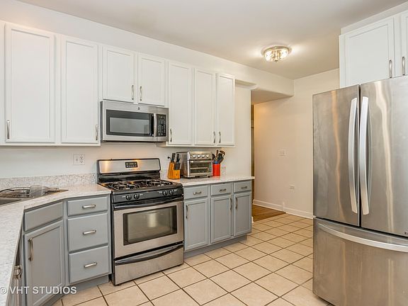 3rd image of 6438 N Greenview Ave #B