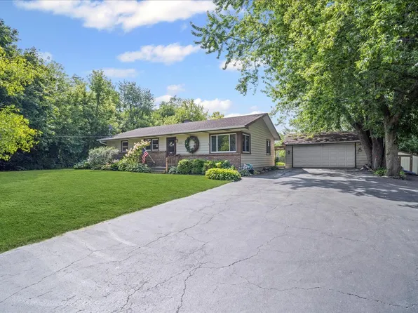 3815 Cheyenne Rd, Gurnee, IL 60031