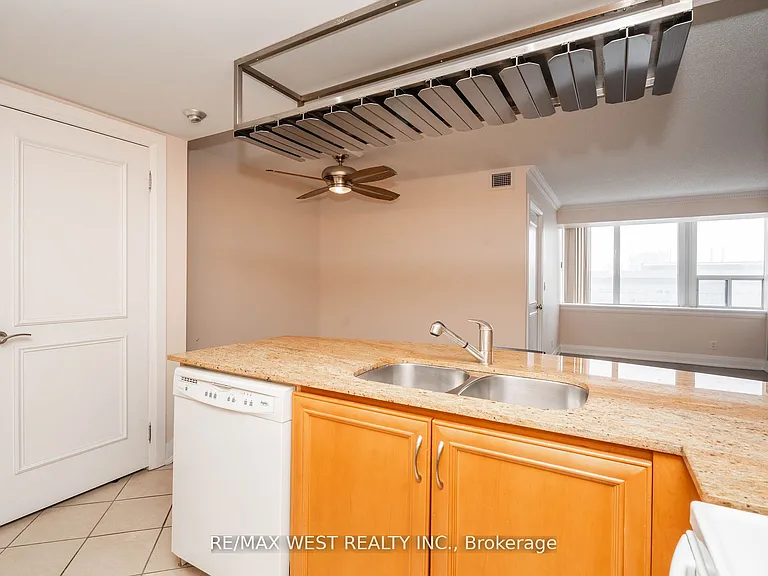2737 Keele St #817 — Photo 12
