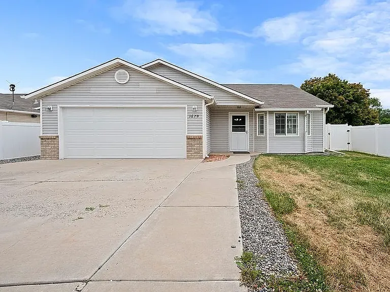 1670 Christopher Way — Photo 1