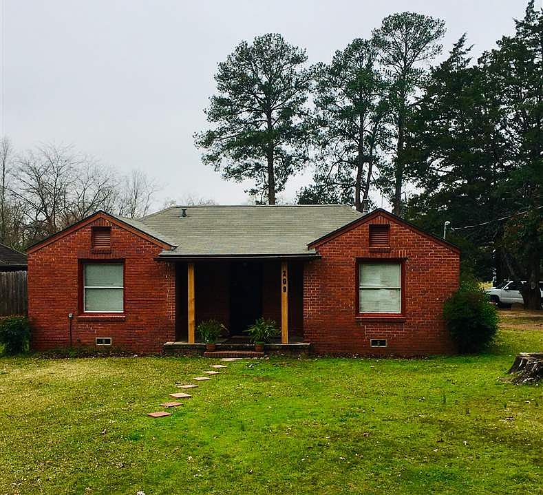 1st image of 209 N Cypress St