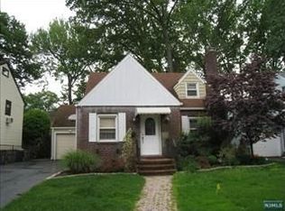 53 Grove Ave, Rochelle Park, NJ 07662