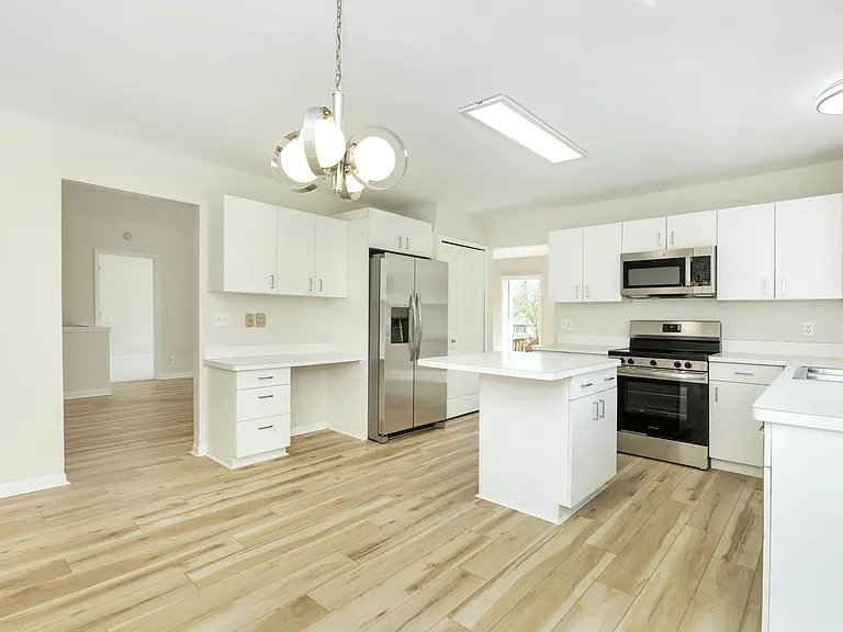 37743 Avon Ln — Photo 9