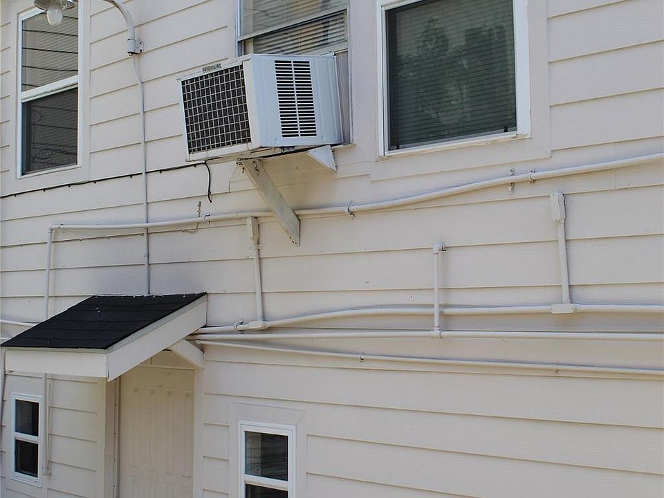 1st image of 1409 1/2 Blodgett St #1