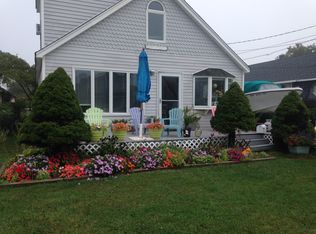 7 Lee Pl, Amityville, NY 11701