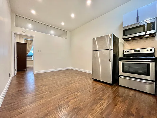 Rented by Lucas X Realty LLC | media 17