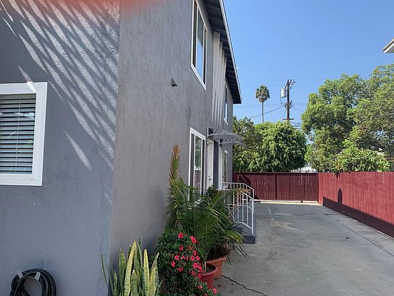 Looking to street gate entrance