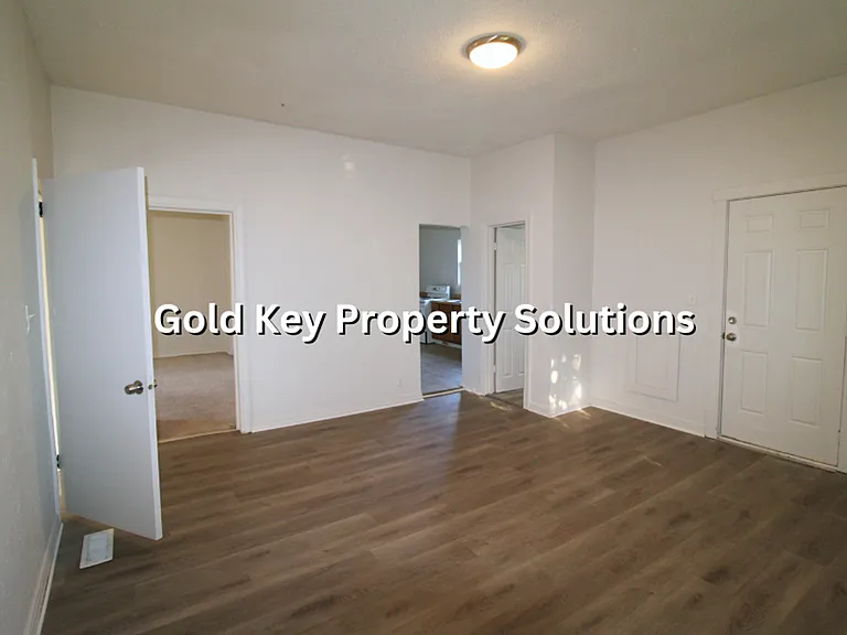 2223 Chase St — Photo 9