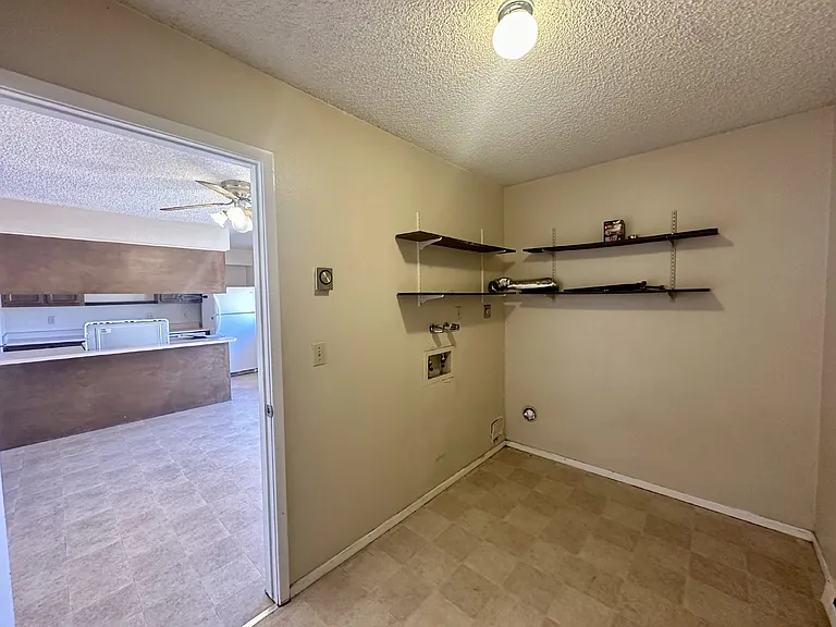 366 W Tamarack Ln — Photo 5