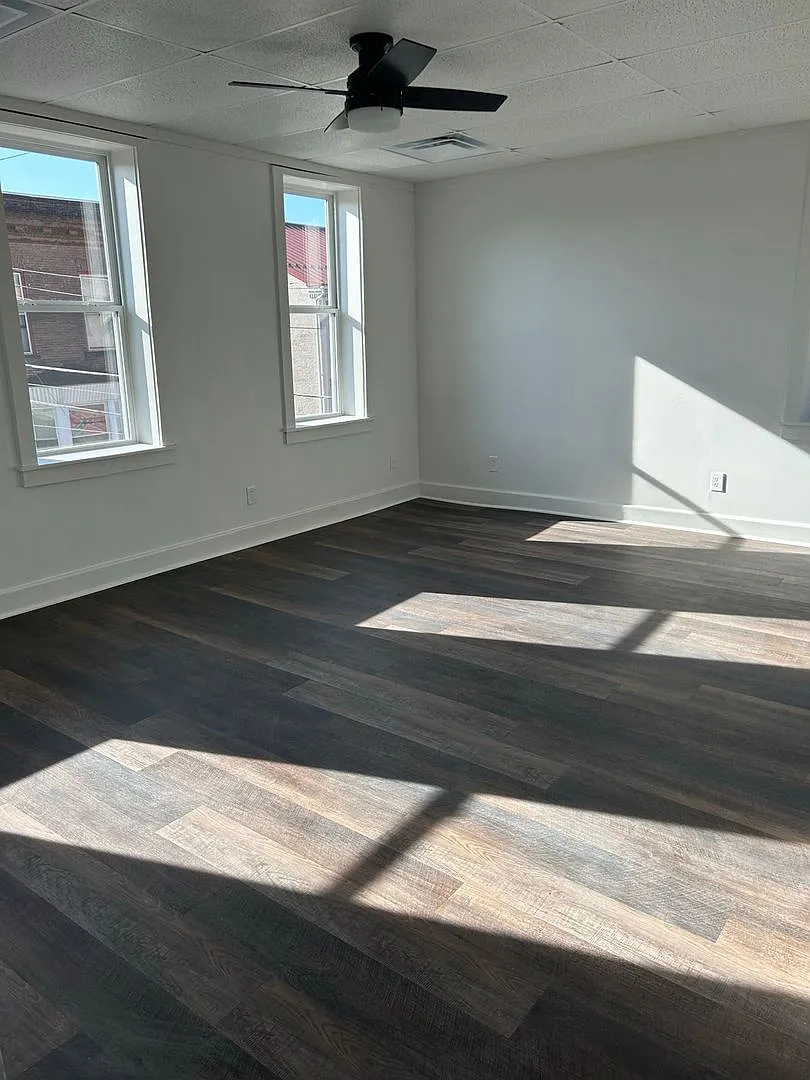 112-114 Market Street — Photo 2