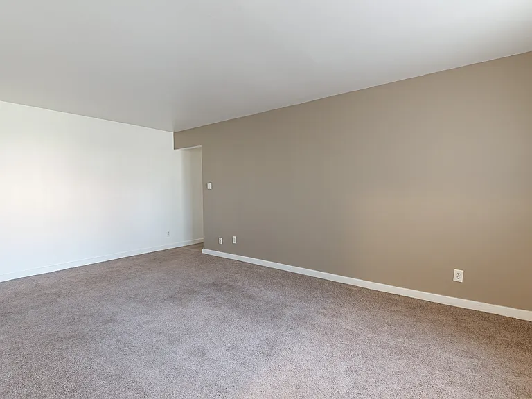 Hillsdale Apartments — Photo 14