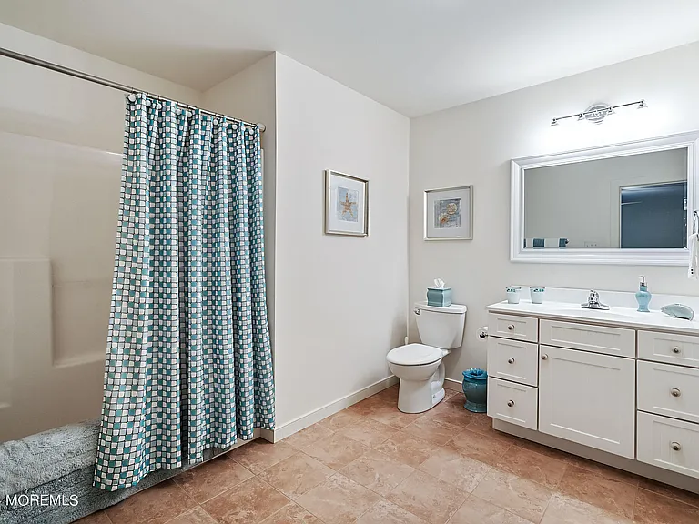 556 Riverside Dr — Photo 11