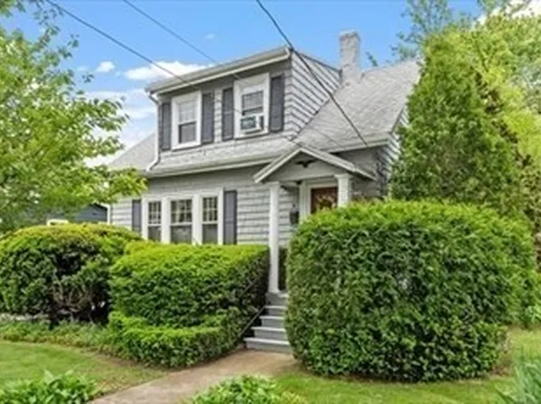 8 Newcomb Ave, Saugus, MA 01906