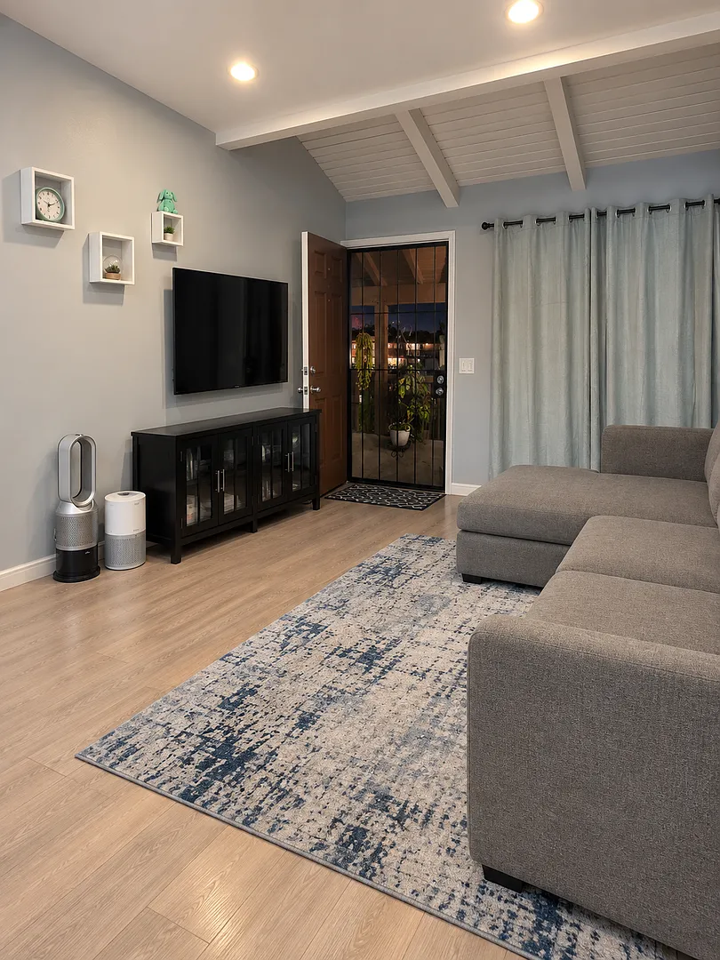 Beautiful 2-Bedroom/2 Bath Gated Condo for Rent in Santa Ana — Photo 1