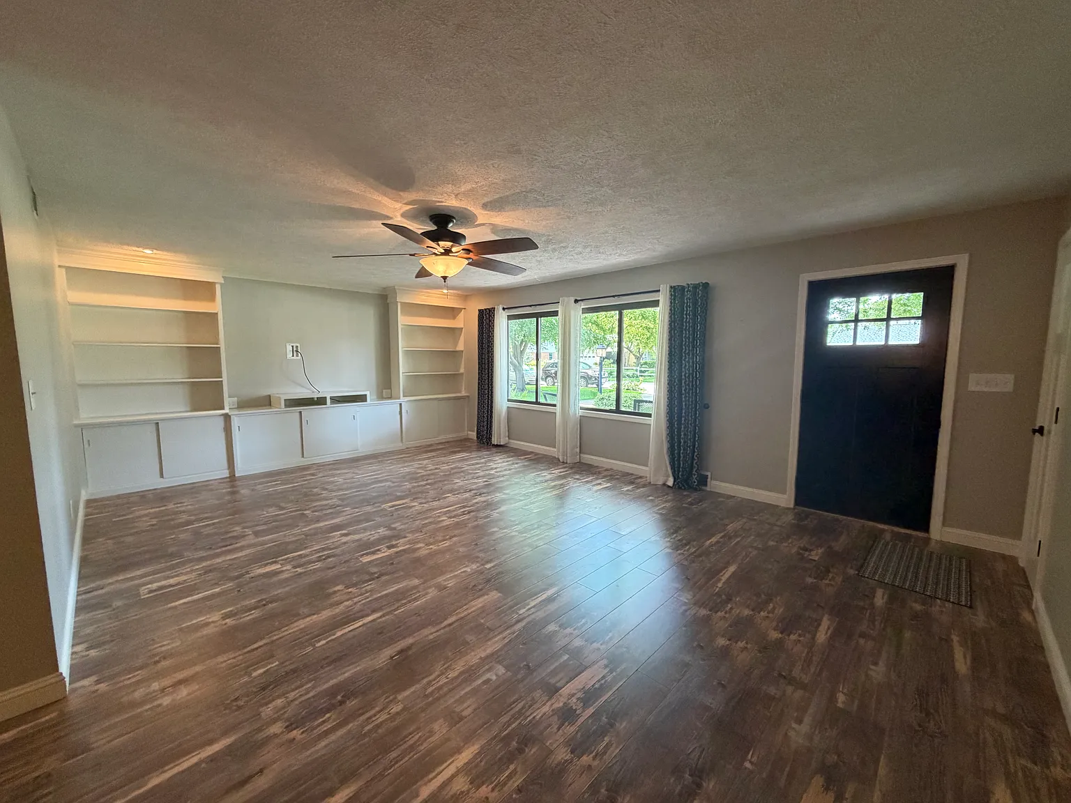2 bed, 1.5 bath, 1693 sqft, $2,000 — Photo 4