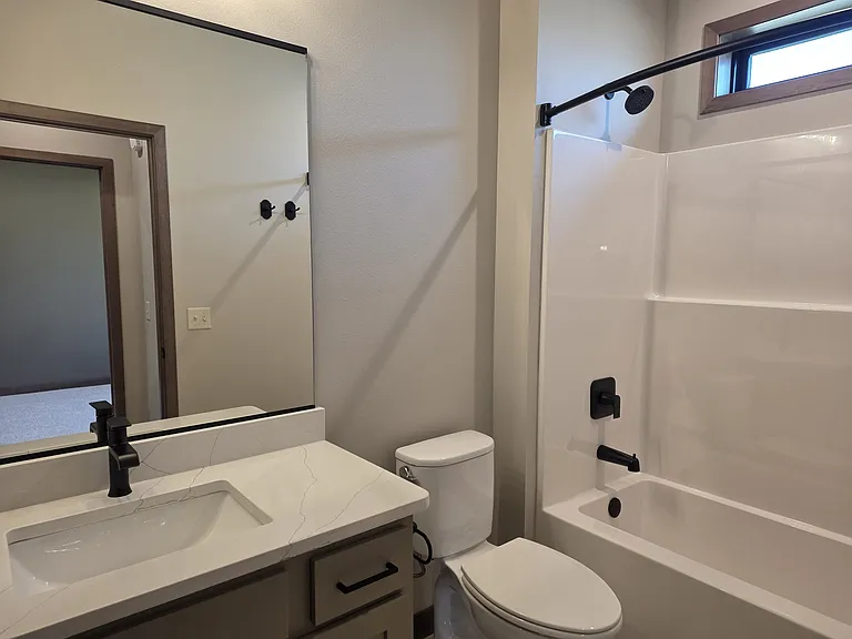 414 N Almond Ave — Photo 5