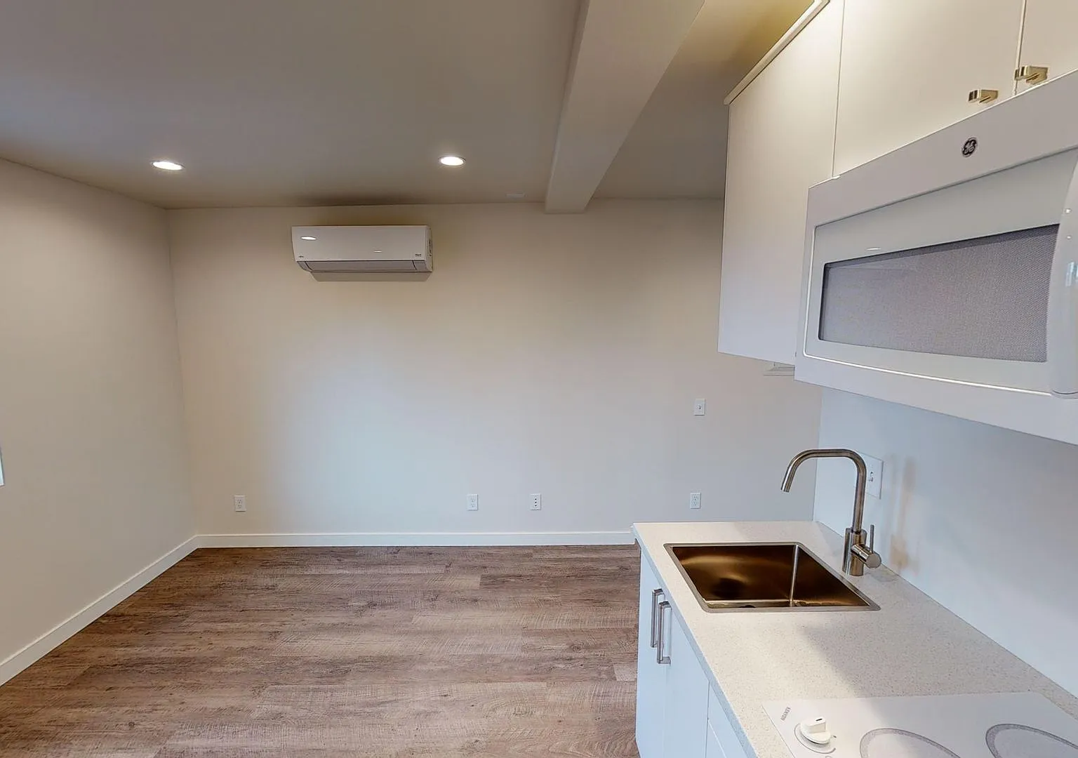 Updated Studio with Private Outdoor Space in Coronado! — Photo 2
