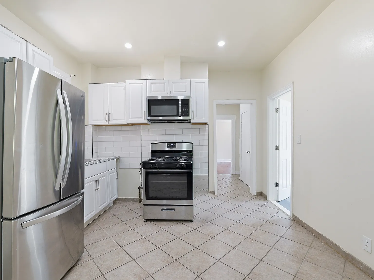 3 bed, $2,200 — Photo 3