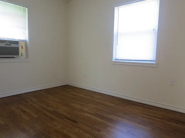 4614 S Crockett St — Photo 8